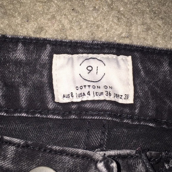 Cute acid washed moto jeans. - Picture 3 of 5